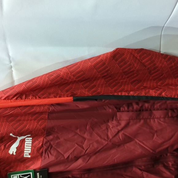 BNWT PUMA FULL ZIPPER Windbreaker Small Red - Picture 5 of 8